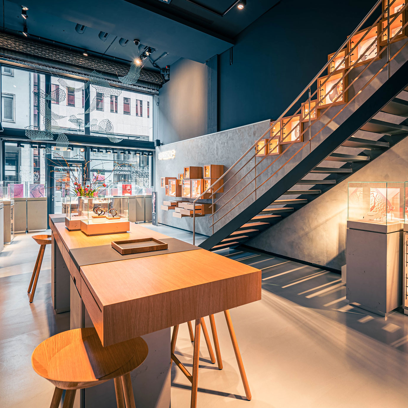 CAREER IN THE NIESSING STORES AND IN THE HEAD OFFICE IN VREDEN