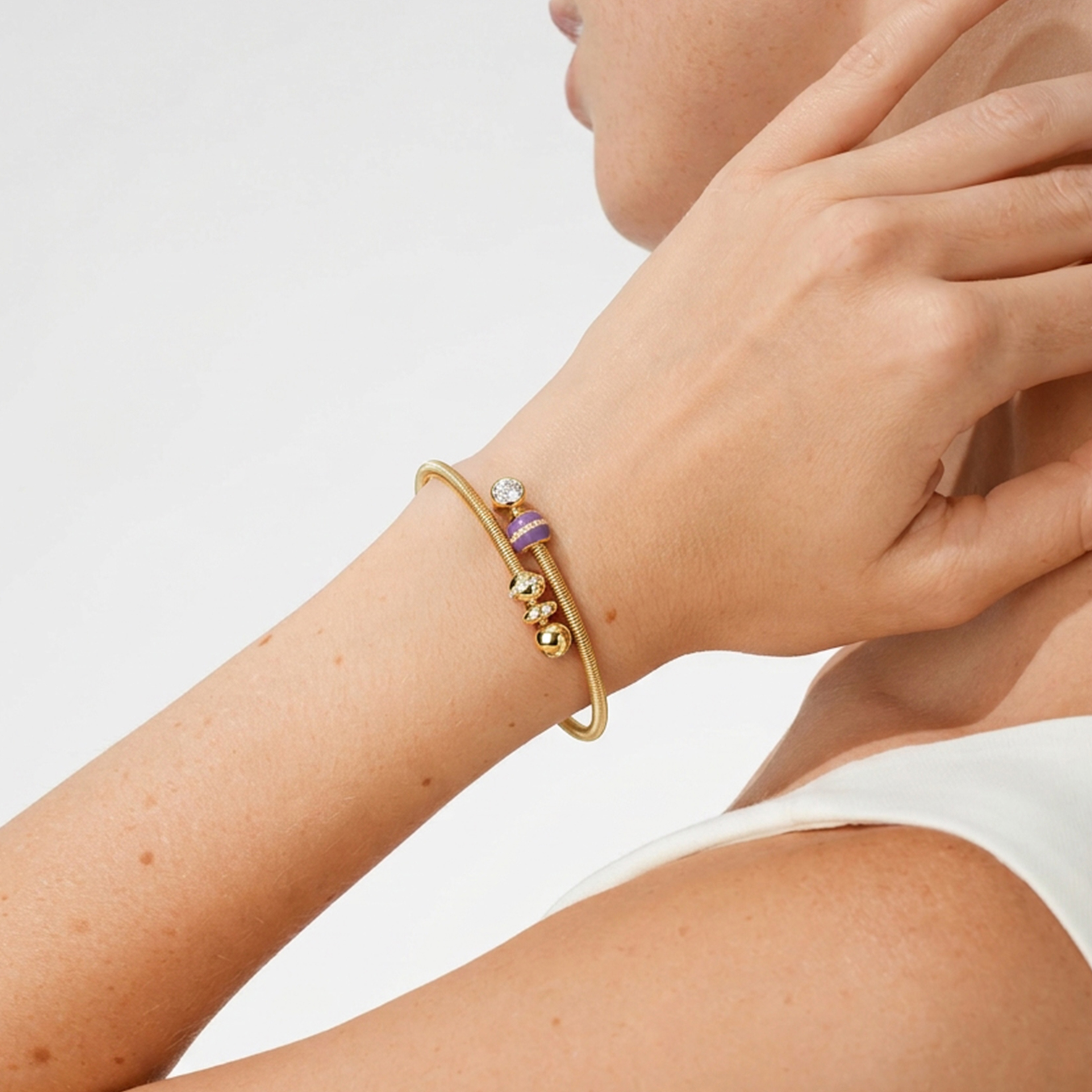 Niessing Colette C Diamond Setario hold