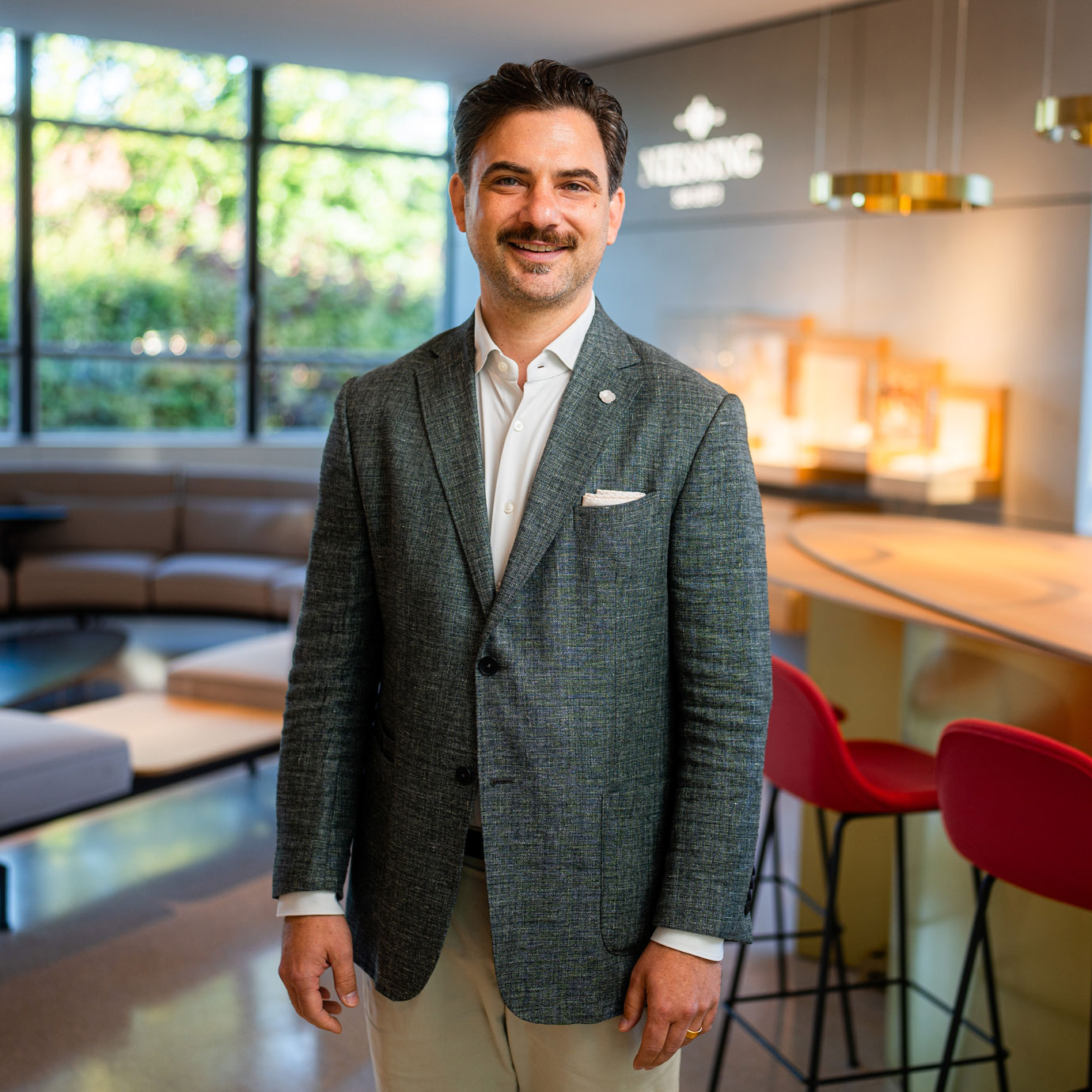 SALES ASSISTANT (M/F/D) FULL AND PART TIME