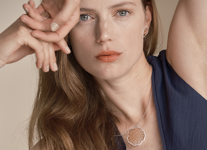 NECKLACES / PENDANTS