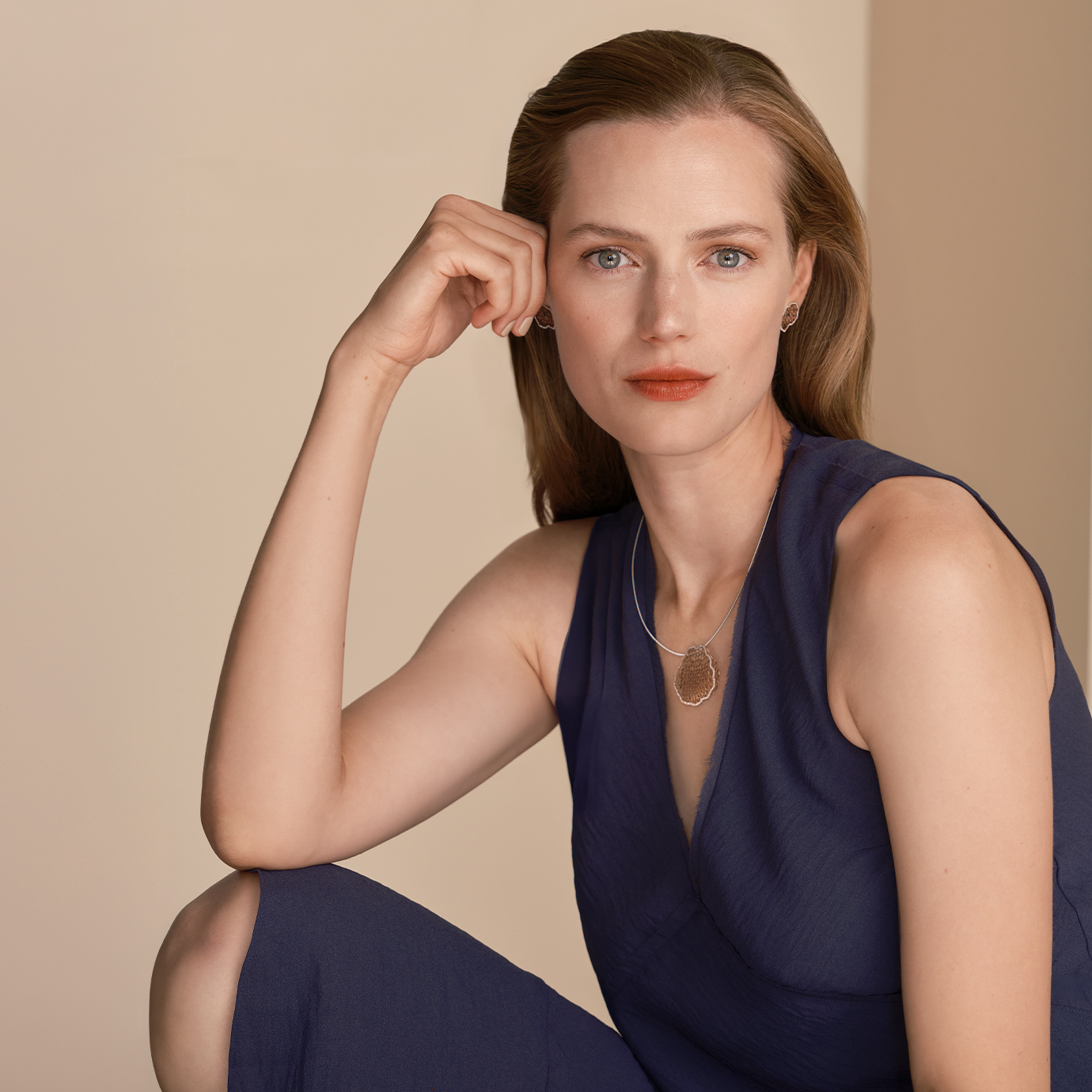 The Niessing coil – the stage for floating pendants